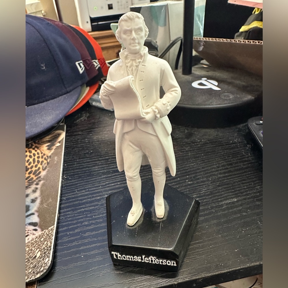 Thomas Jefferson White Figurine - Picture 2 of 3